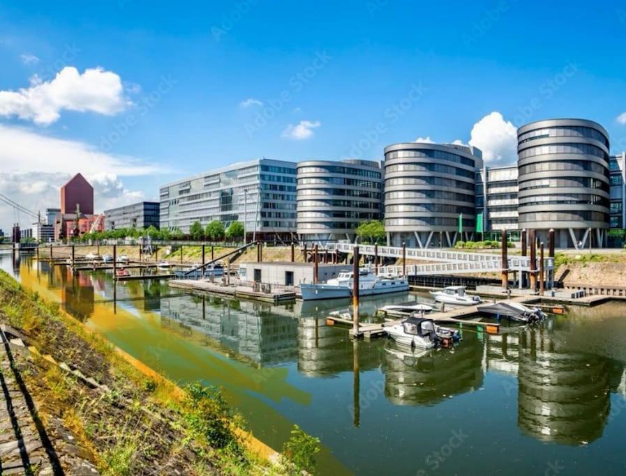 Onthepoint, Erdgeschoss, Abstellplatz Fuer Fahrraeder, City Und Innenhafen 5 Gehminuten!!! Duisburg Luaran gambar